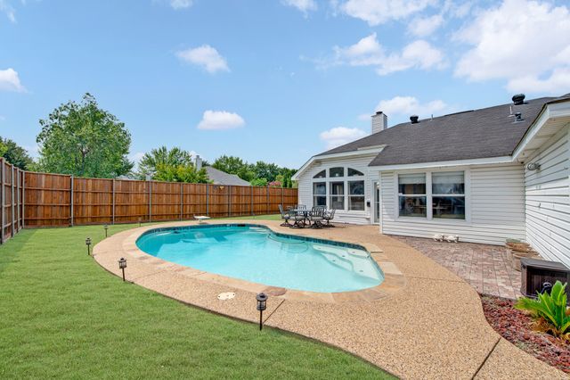 1926 Oak Bend Lane, Garland, TX 75040