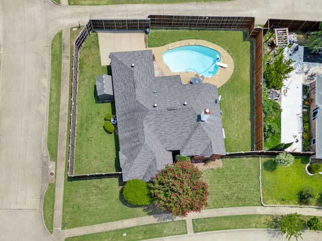 1926 Oak Bend Lane, Garland, TX 75040
