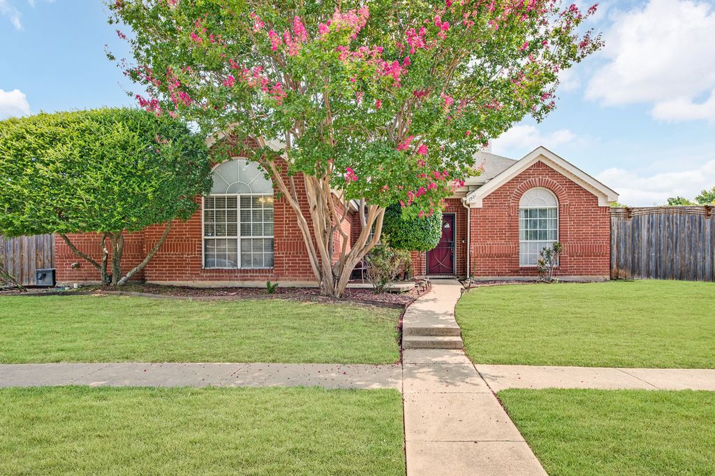 1926 Oak Bend Lane, Garland, TX 75040