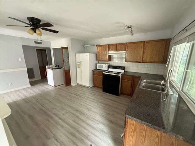 3138 Abbey Road, Carrollton, TX 75007