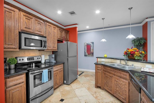 7039 Kingston Cove Ln 309, Willis, TX 77318