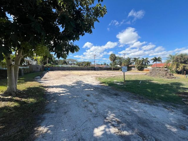 2623 SW 5th Street, Boynton Beach, FL 33435