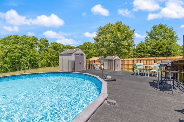 207 Coleman Dr, White Bluff, TN 37187