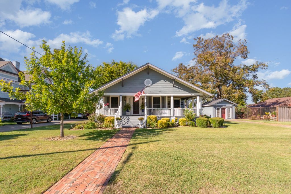 254 E Houston Street, Van Alstyne, TX 75495