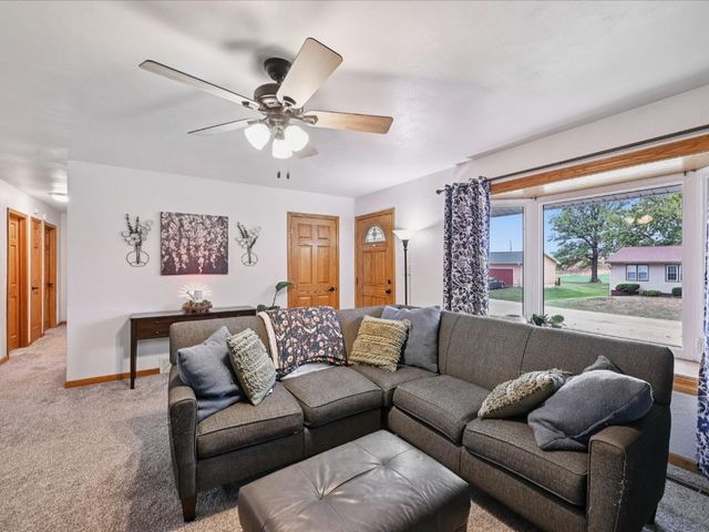 414 A Avenue, Atkins, IA 52206