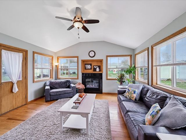 414 A Avenue, Atkins, IA 52206