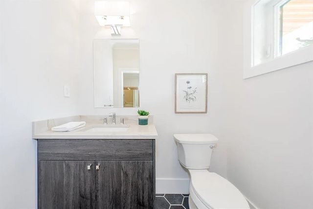 35 John St 35, Newton, MA 02459