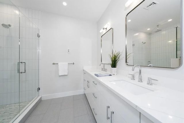 35 John St 35, Newton, MA 02459