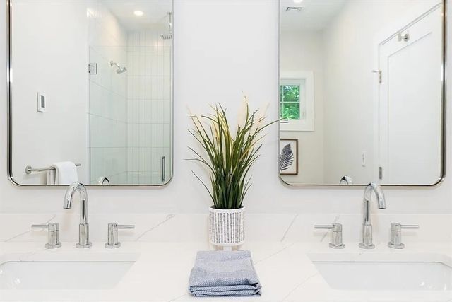 35 John St 35, Newton, MA 02459