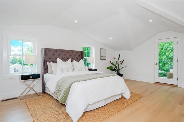 35 John St 35, Newton, MA 02459