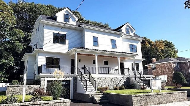 35 John St 35, Newton, MA 02459