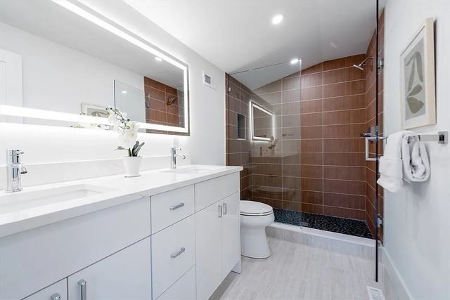 35 John St 35, Newton, MA 02459