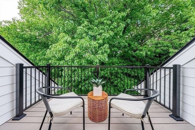 35 John St 35, Newton, MA 02459