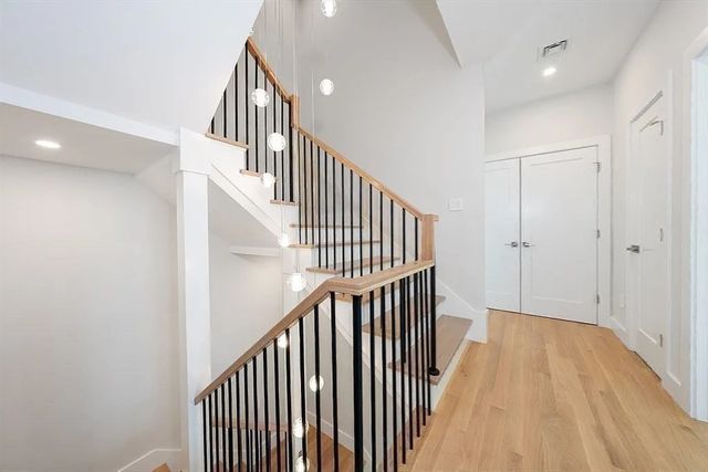 35 John St 35, Newton, MA 02459