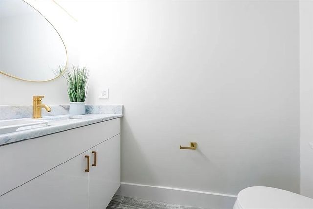 35 John St 35, Newton, MA 02459