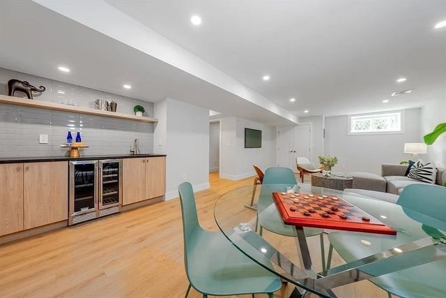 35 John St 35, Newton, MA 02459