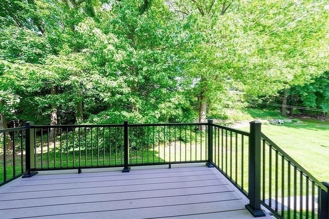 35 John St 35, Newton, MA 02459