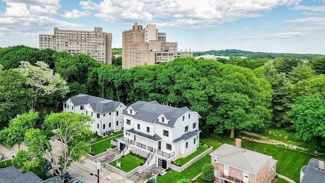 35 John St 35, Newton, MA 02459