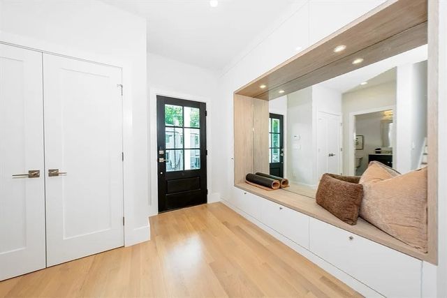 35 John St 35, Newton, MA 02459