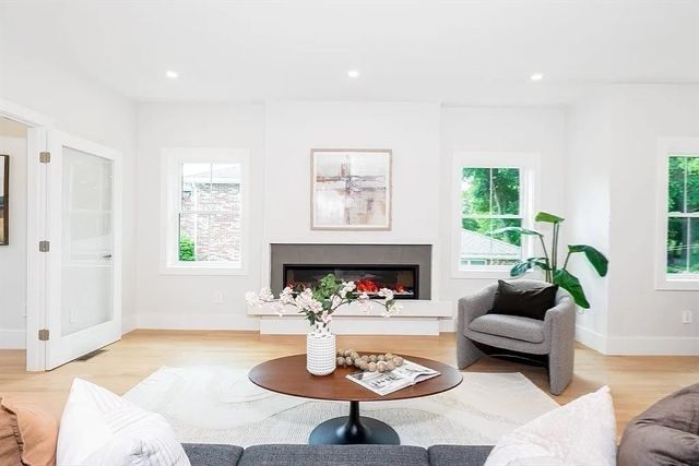 35 John St 35, Newton, MA 02459