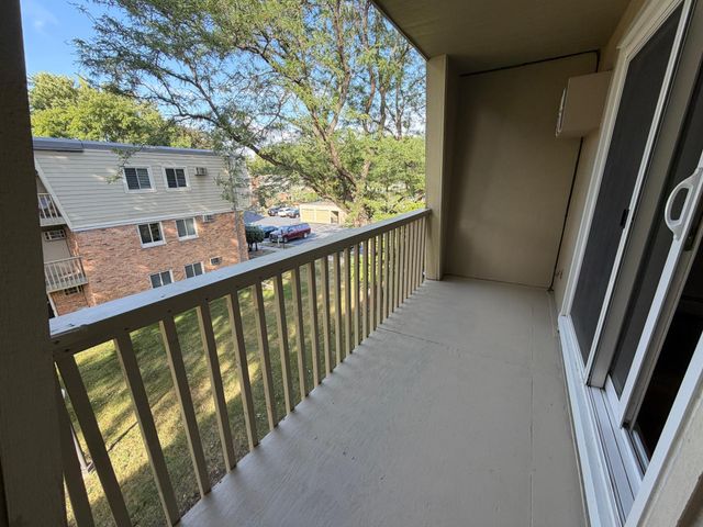 7316 W 22nd Street 305, Saint Louis Park, MN 55426