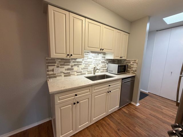 7316 W 22nd Street 305, Saint Louis Park, MN 55426