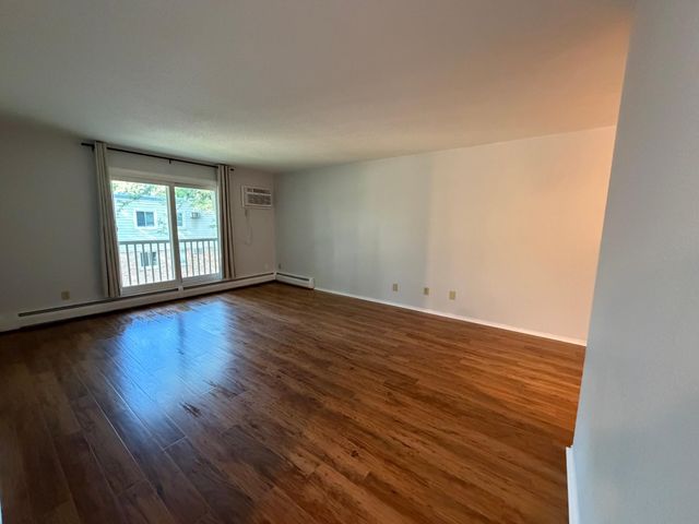 7316 W 22nd Street 305, Saint Louis Park, MN 55426