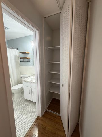 7316 W 22nd Street 305, Saint Louis Park, MN 55426