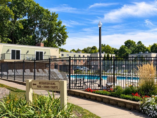 7316 W 22nd Street 305, Saint Louis Park, MN 55426