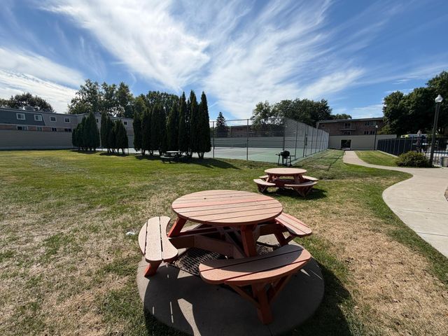7316 W 22nd Street 305, Saint Louis Park, MN 55426