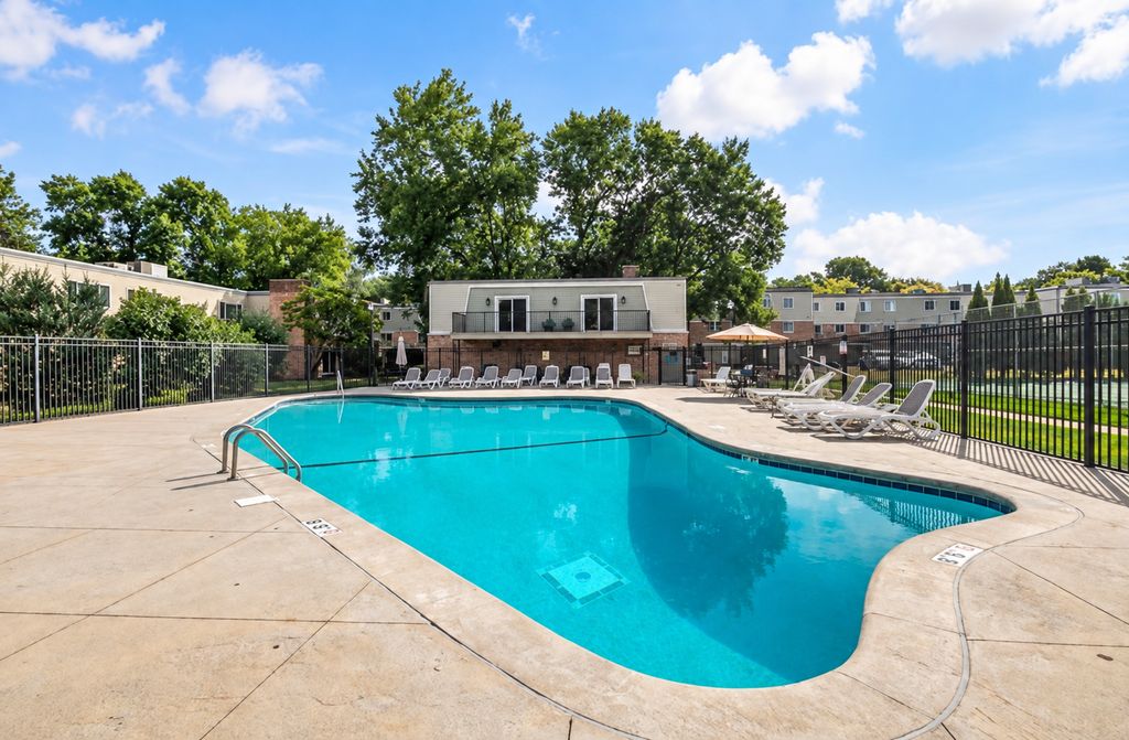 7316 W 22nd Street 305, Saint Louis Park, MN 55426