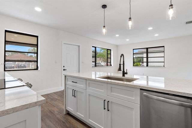 1950 NW 57th St, Miami, FL 33142