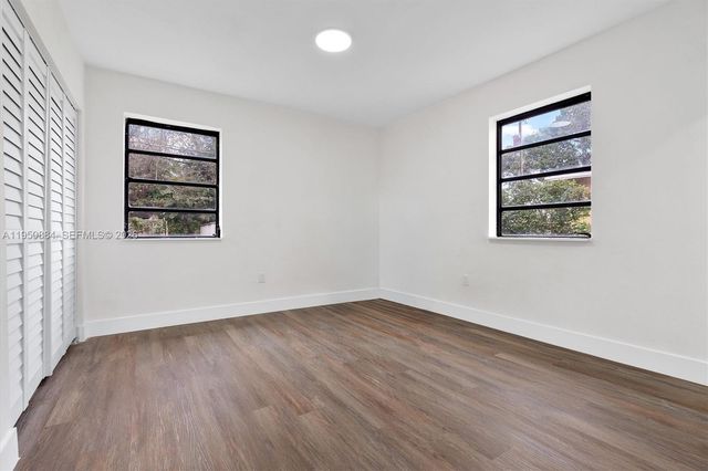 1950 NW 57th St, Miami, FL 33142