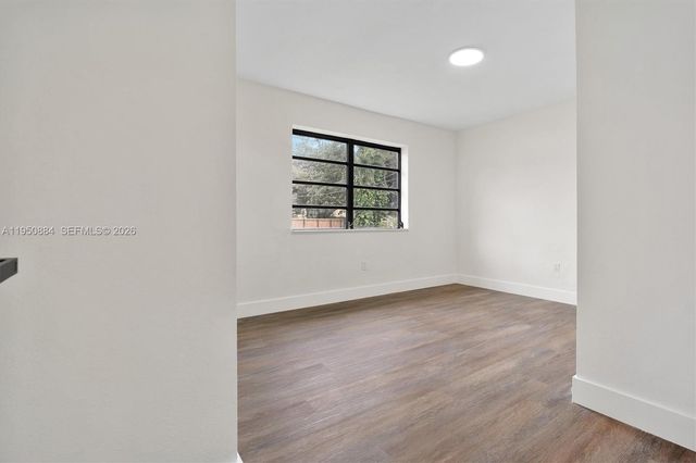 1950 NW 57th St, Miami, FL 33142