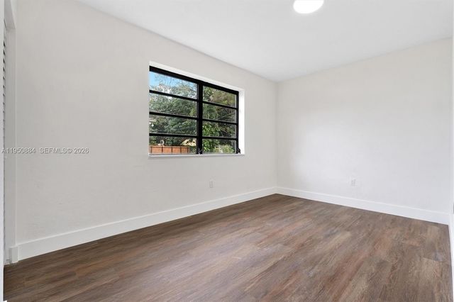 1950 NW 57th St, Miami, FL 33142