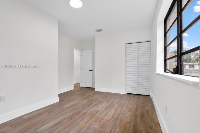 1950 NW 57th St, Miami, FL 33142