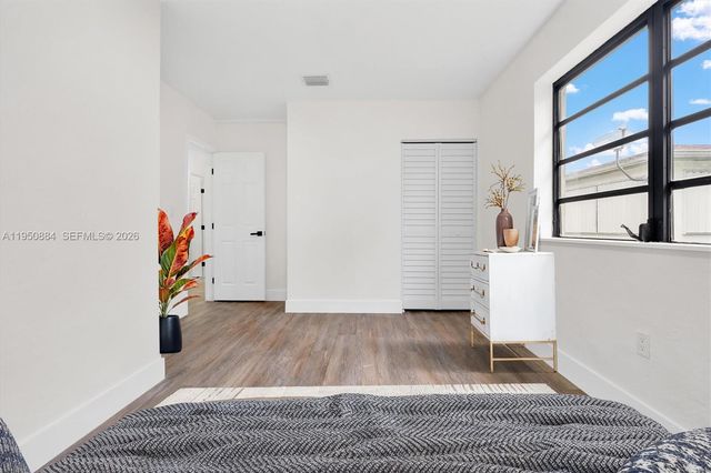 1950 NW 57th St, Miami, FL 33142