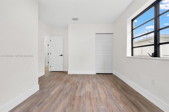 1950 NW 57th St, Miami, FL 33142