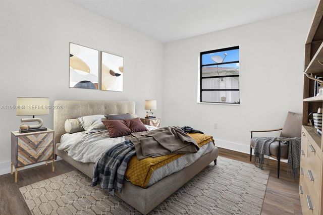 1950 NW 57th St, Miami, FL 33142