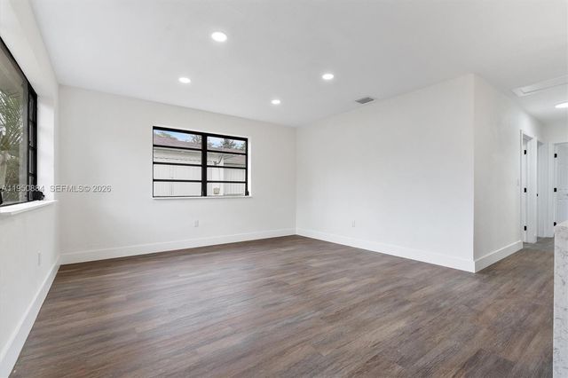 1950 NW 57th St, Miami, FL 33142