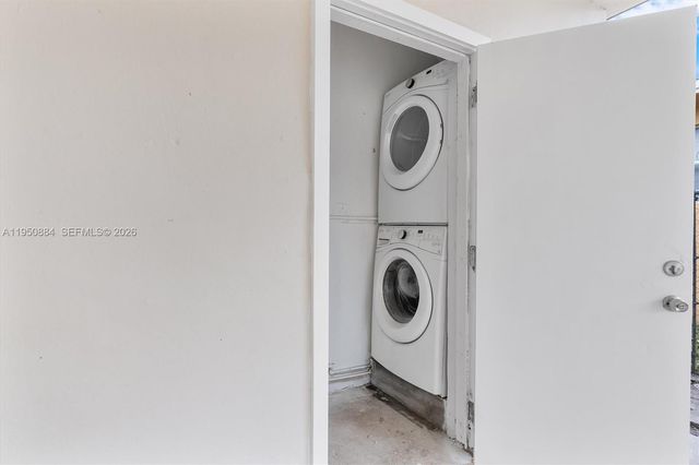 1950 NW 57th St, Miami, FL 33142