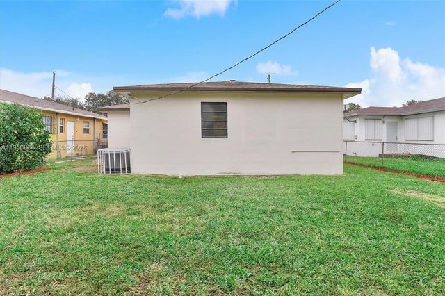 1950 NW 57th St, Miami, FL 33142