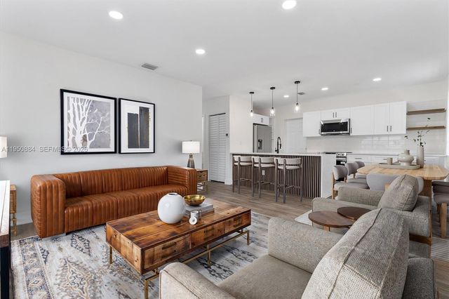 1950 NW 57th St, Miami, FL 33142