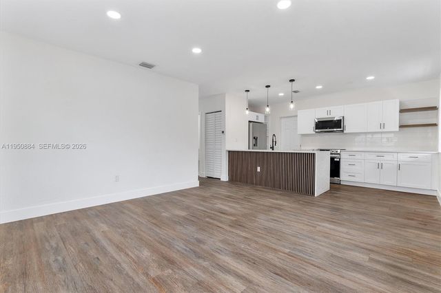 1950 NW 57th St, Miami, FL 33142