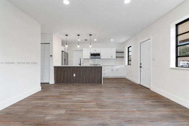 1950 NW 57th St, Miami, FL 33142