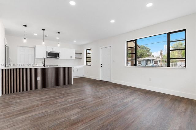 1950 NW 57th St, Miami, FL 33142