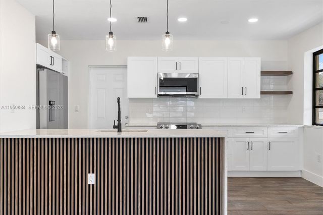 1950 NW 57th St, Miami, FL 33142