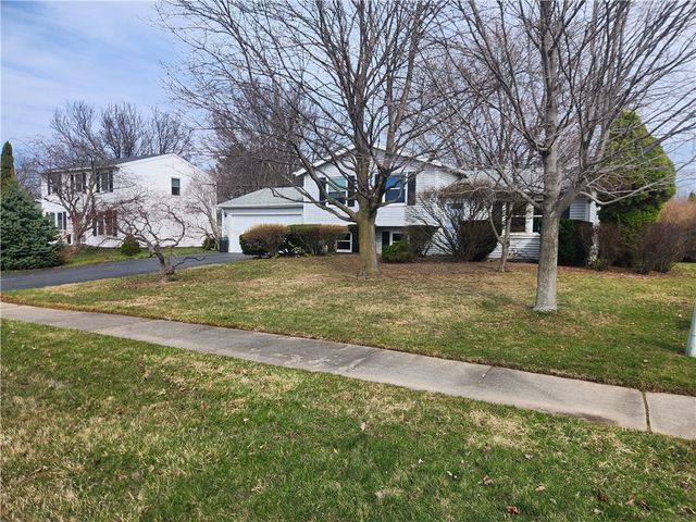 84 Wayfaring Lane, Greece, NY 14612