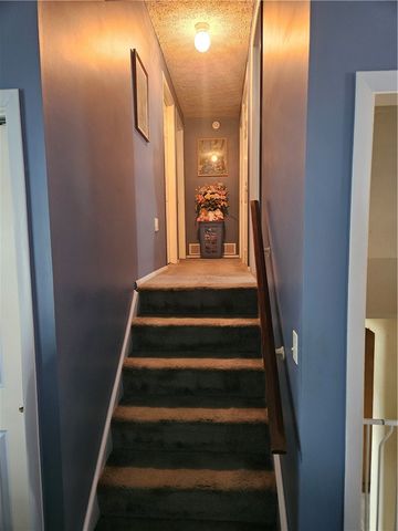 84 Wayfaring Lane, Greece, NY 14612