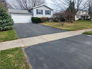 84 Wayfaring Lane, Greece, NY 14612